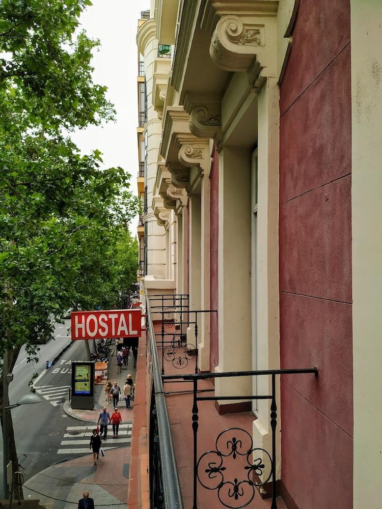 Hostal Abitum Madryt Zewnętrze zdjęcie