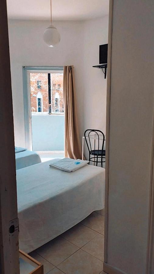 Hostal Abitum Madryt Zewnętrze zdjęcie