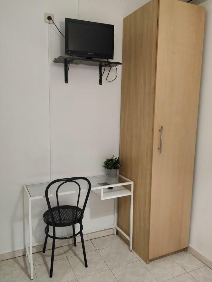 Hostal Abitum Madryt Zewnętrze zdjęcie