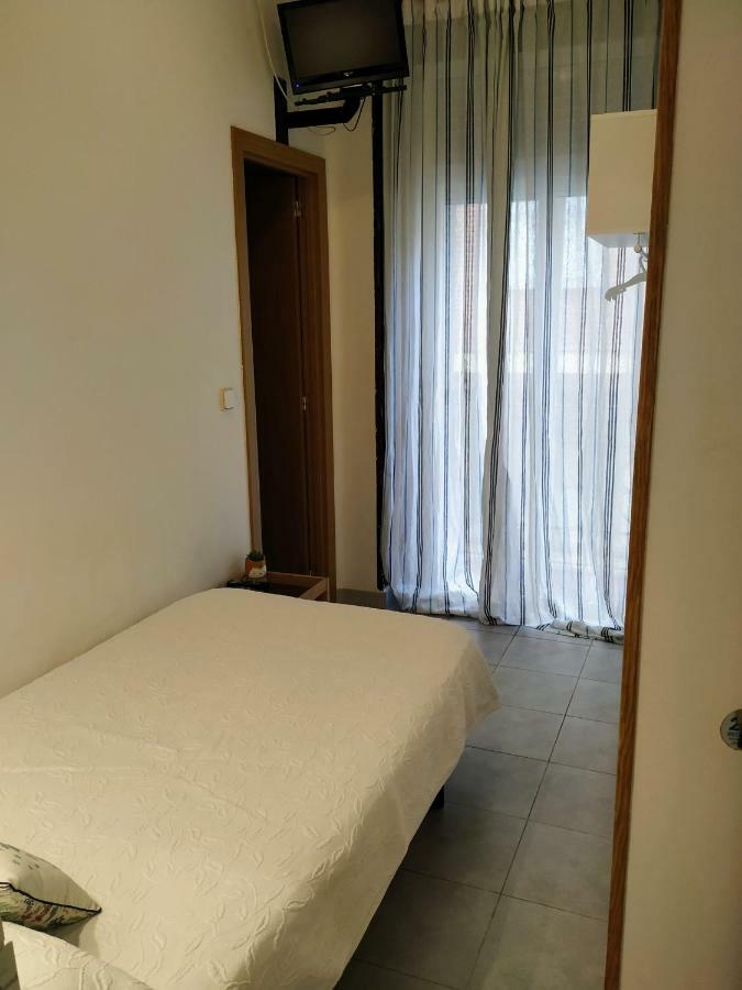 Hostal Abitum Madryt Zewnętrze zdjęcie