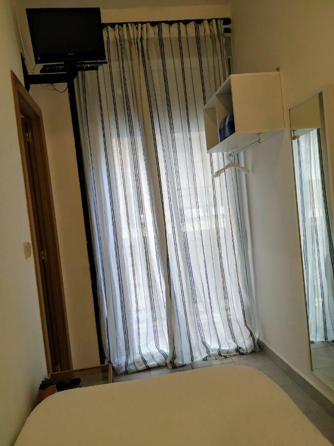 Hostal Abitum Madryt Zewnętrze zdjęcie