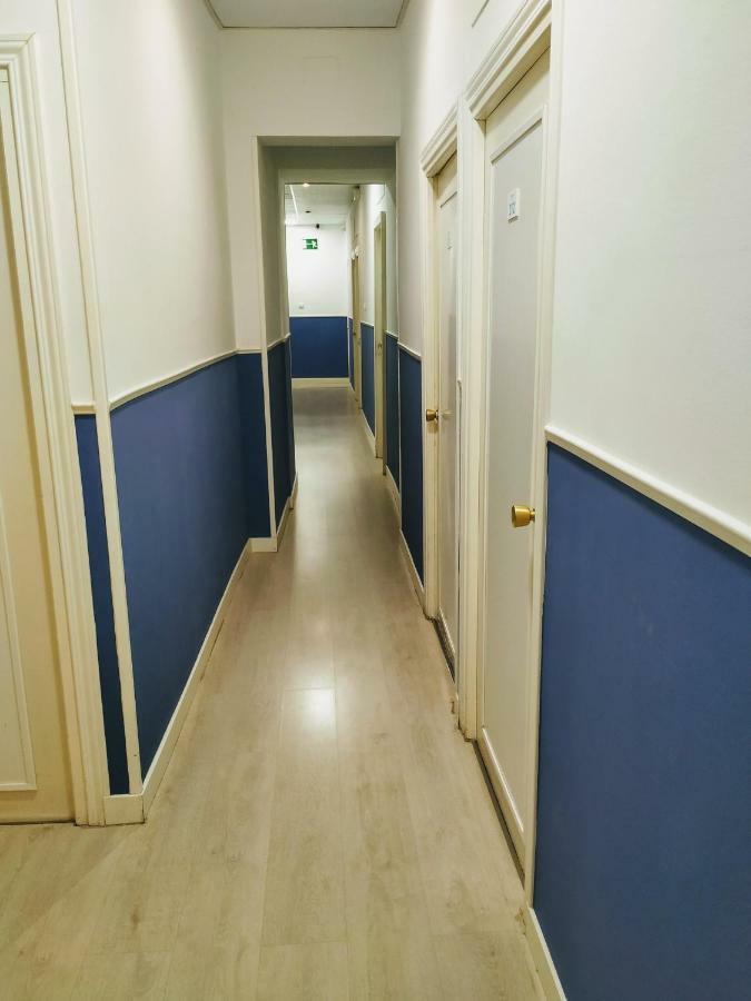 Hostal Abitum Madryt Zewnętrze zdjęcie